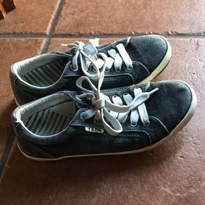 Taos gray denim sneakers shoes size 7